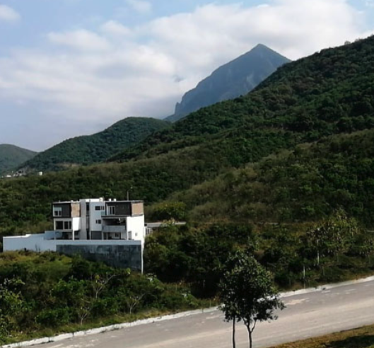 Terreno en Venta - Jardines de Valle Alto